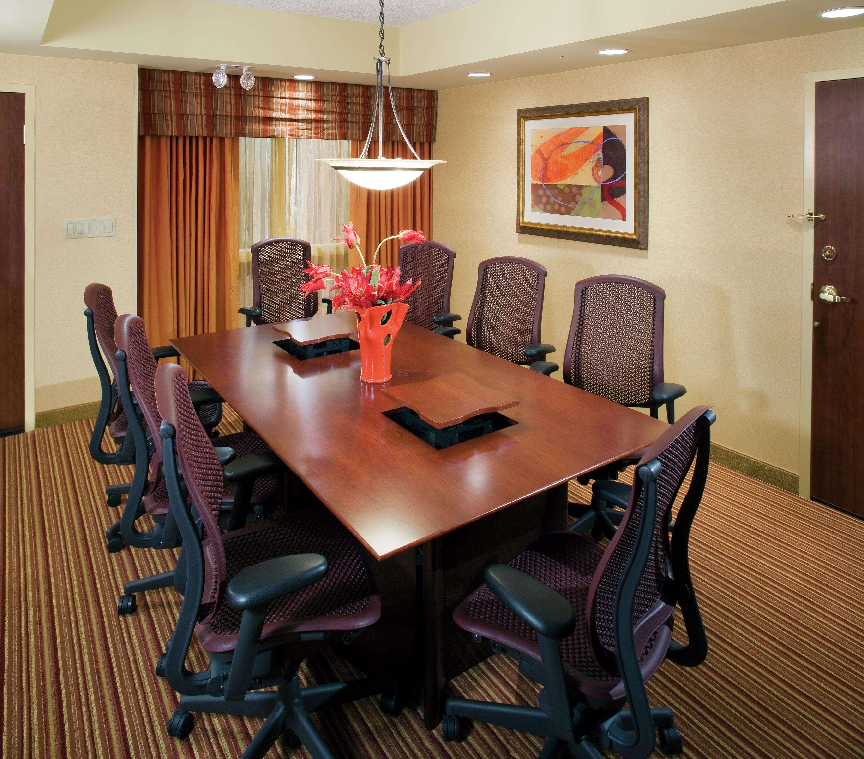 เอ็มบาสซี สวีทส์ นอร์แมน โฮเต็ล แอนด์ คอนเฟอเรนซ์ เซ็นเตอร์ Hotel ธุรกิจ รูปภาพ