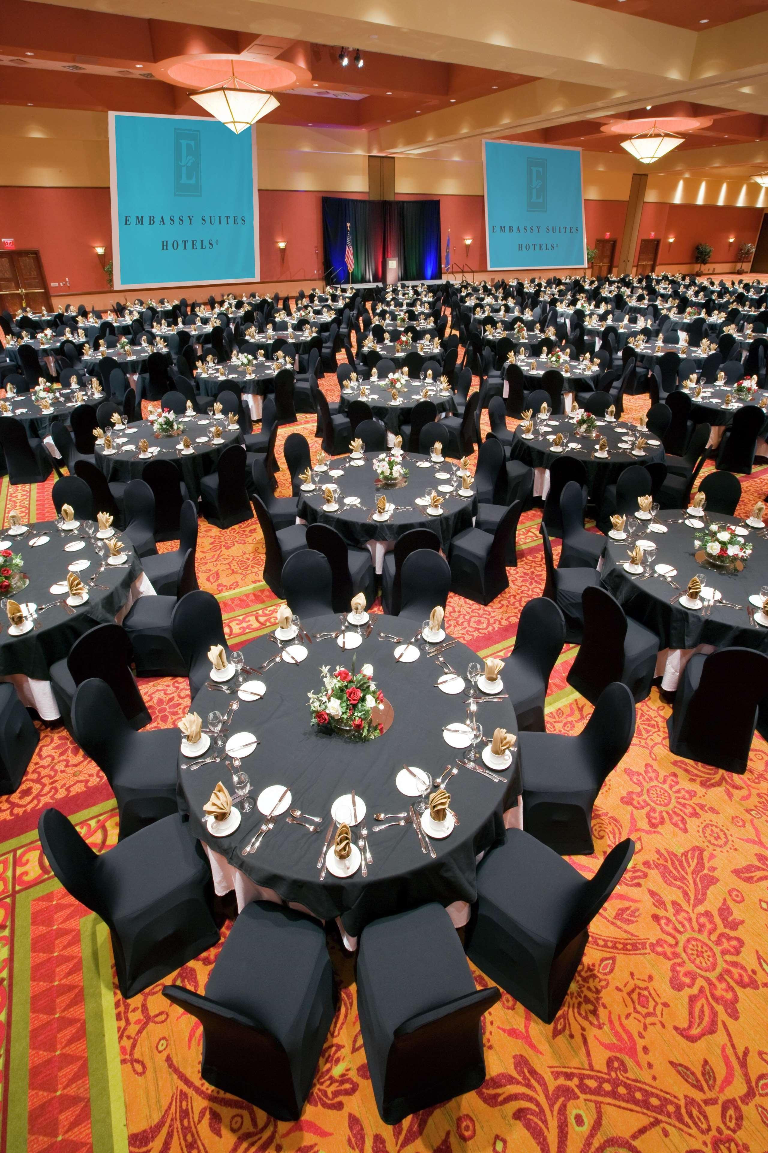 เอ็มบาสซี สวีทส์ นอร์แมน โฮเต็ล แอนด์ คอนเฟอเรนซ์ เซ็นเตอร์ Hotel ภายนอก รูปภาพ