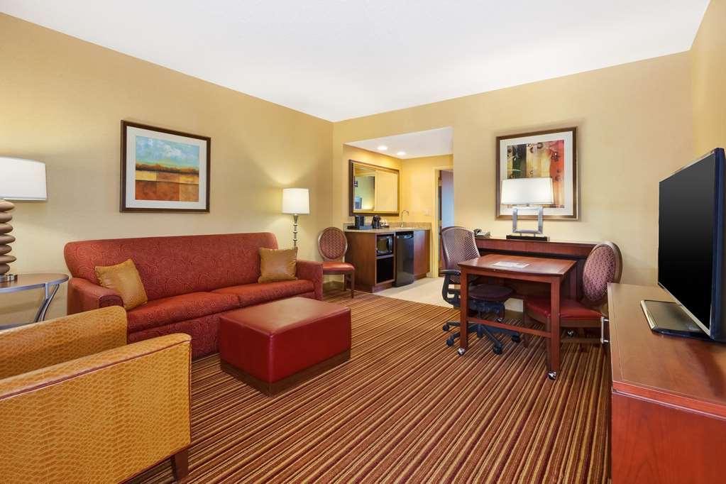 เอ็มบาสซี สวีทส์ นอร์แมน โฮเต็ล แอนด์ คอนเฟอเรนซ์ เซ็นเตอร์ Hotel ห้อง รูปภาพ