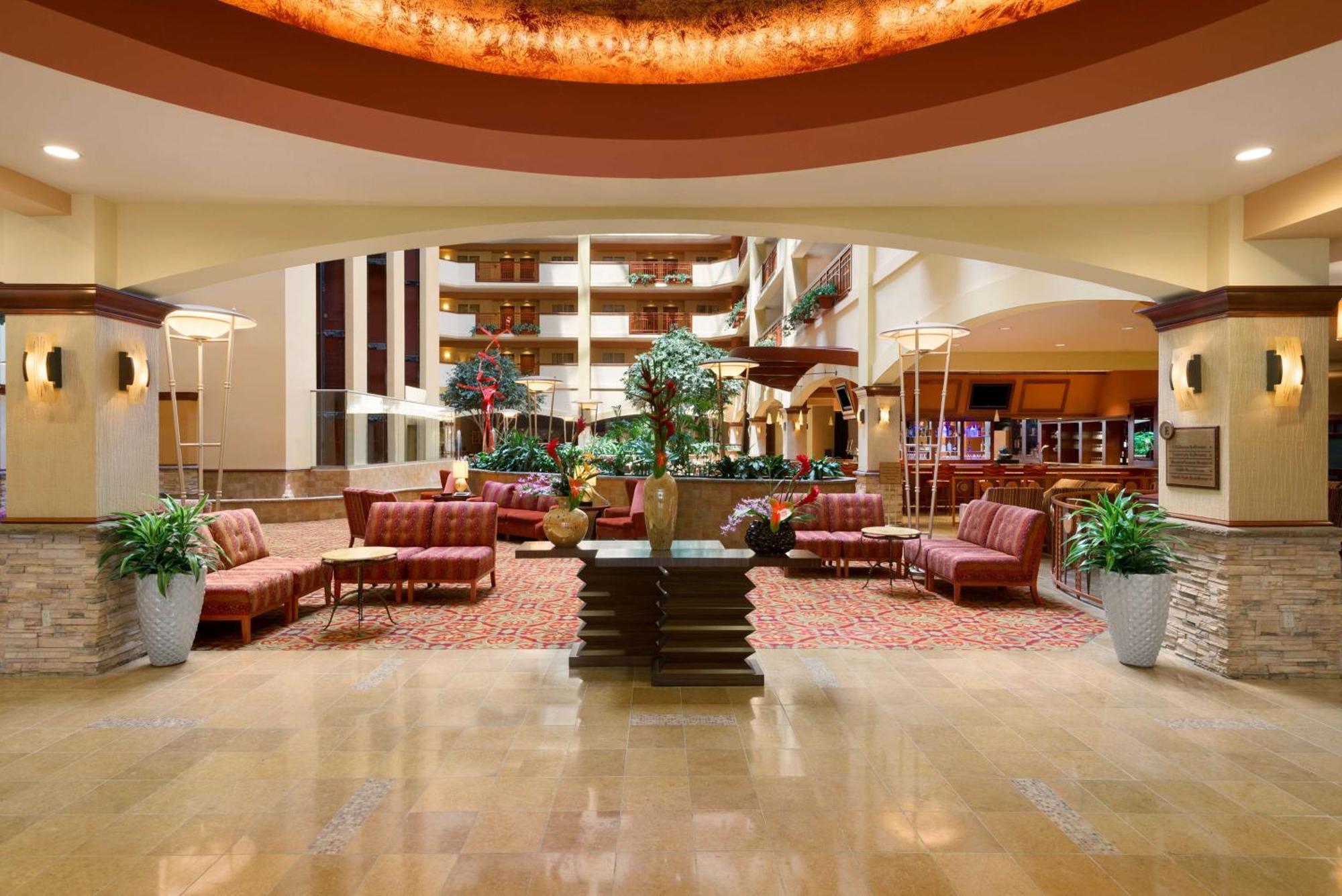 เอ็มบาสซี สวีทส์ นอร์แมน โฮเต็ล แอนด์ คอนเฟอเรนซ์ เซ็นเตอร์ Hotel ภายนอก รูปภาพ