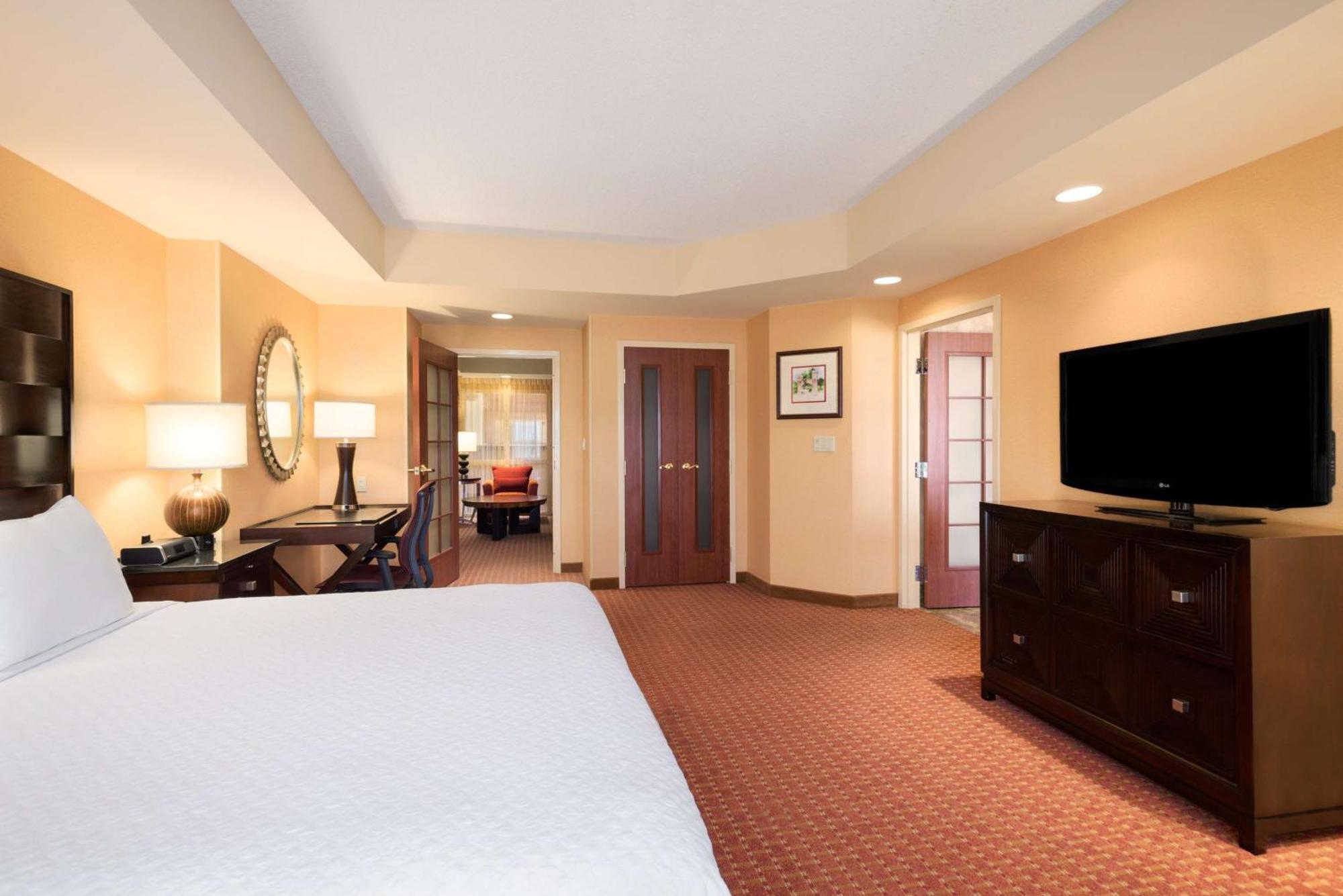 เอ็มบาสซี สวีทส์ นอร์แมน โฮเต็ล แอนด์ คอนเฟอเรนซ์ เซ็นเตอร์ Hotel ภายนอก รูปภาพ