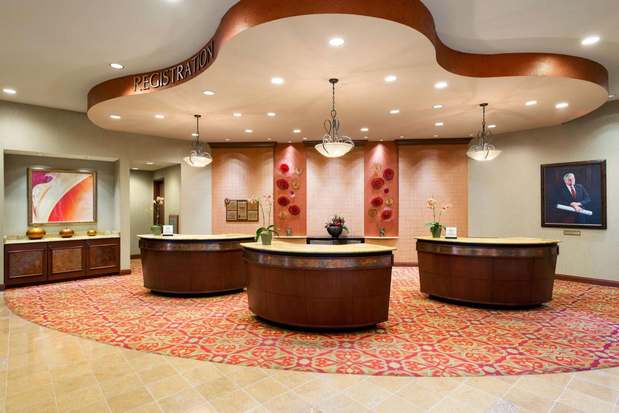 เอ็มบาสซี สวีทส์ นอร์แมน โฮเต็ล แอนด์ คอนเฟอเรนซ์ เซ็นเตอร์ Hotel ภายนอก รูปภาพ