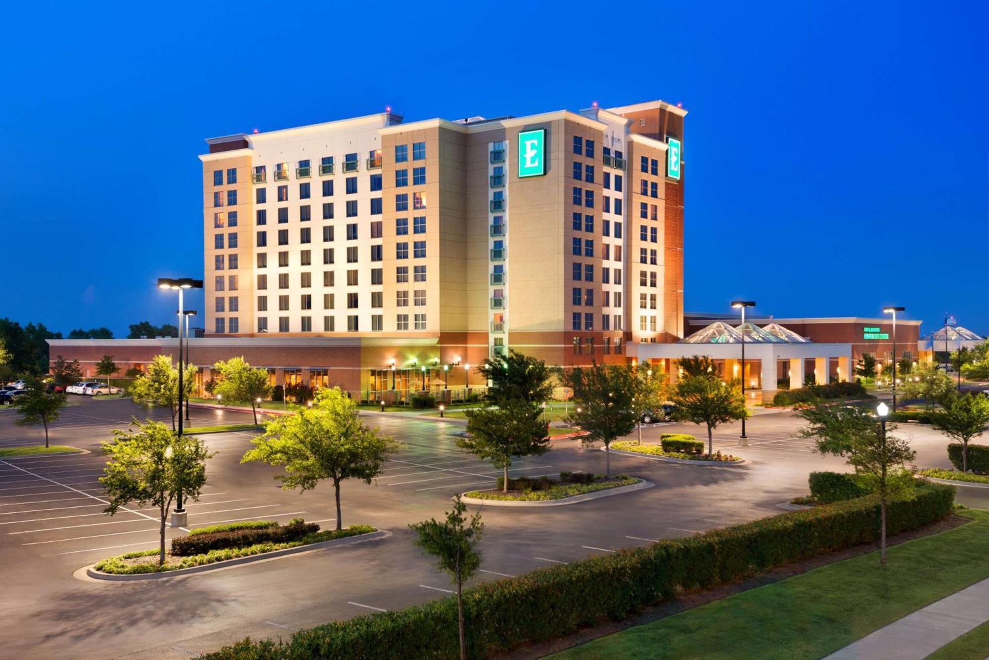 เอ็มบาสซี สวีทส์ นอร์แมน โฮเต็ล แอนด์ คอนเฟอเรนซ์ เซ็นเตอร์ Hotel ภายนอก รูปภาพ