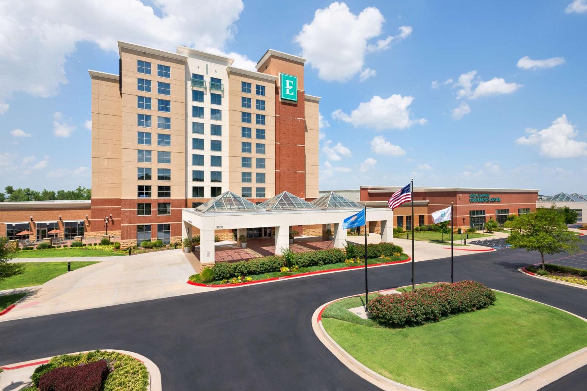 เอ็มบาสซี สวีทส์ นอร์แมน โฮเต็ล แอนด์ คอนเฟอเรนซ์ เซ็นเตอร์ Hotel ภายนอก รูปภาพ