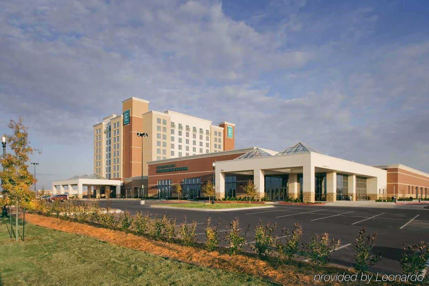 เอ็มบาสซี สวีทส์ นอร์แมน โฮเต็ล แอนด์ คอนเฟอเรนซ์ เซ็นเตอร์ Hotel ภายนอก รูปภาพ